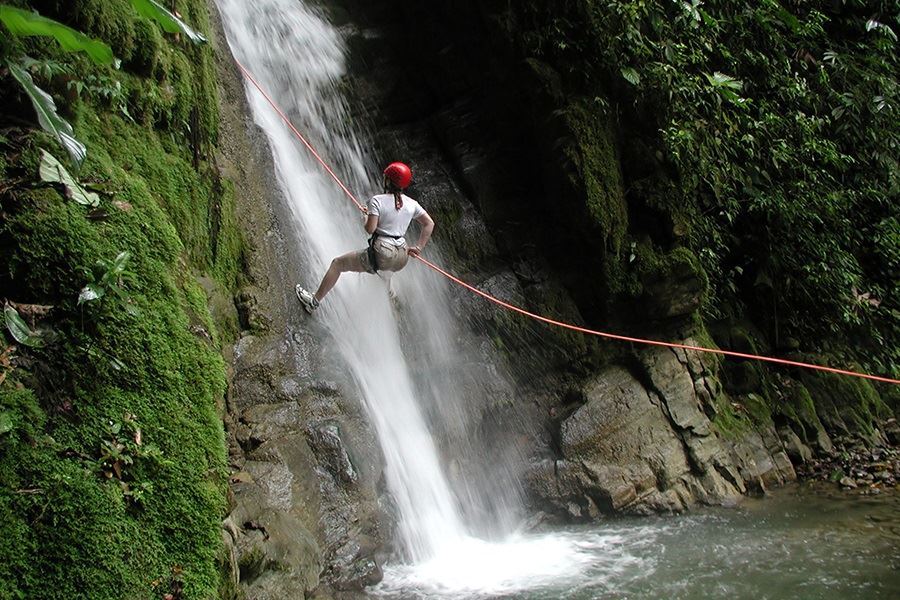 Read more about the article Costa Rica Drops Health Insurance Requirement for Travelers